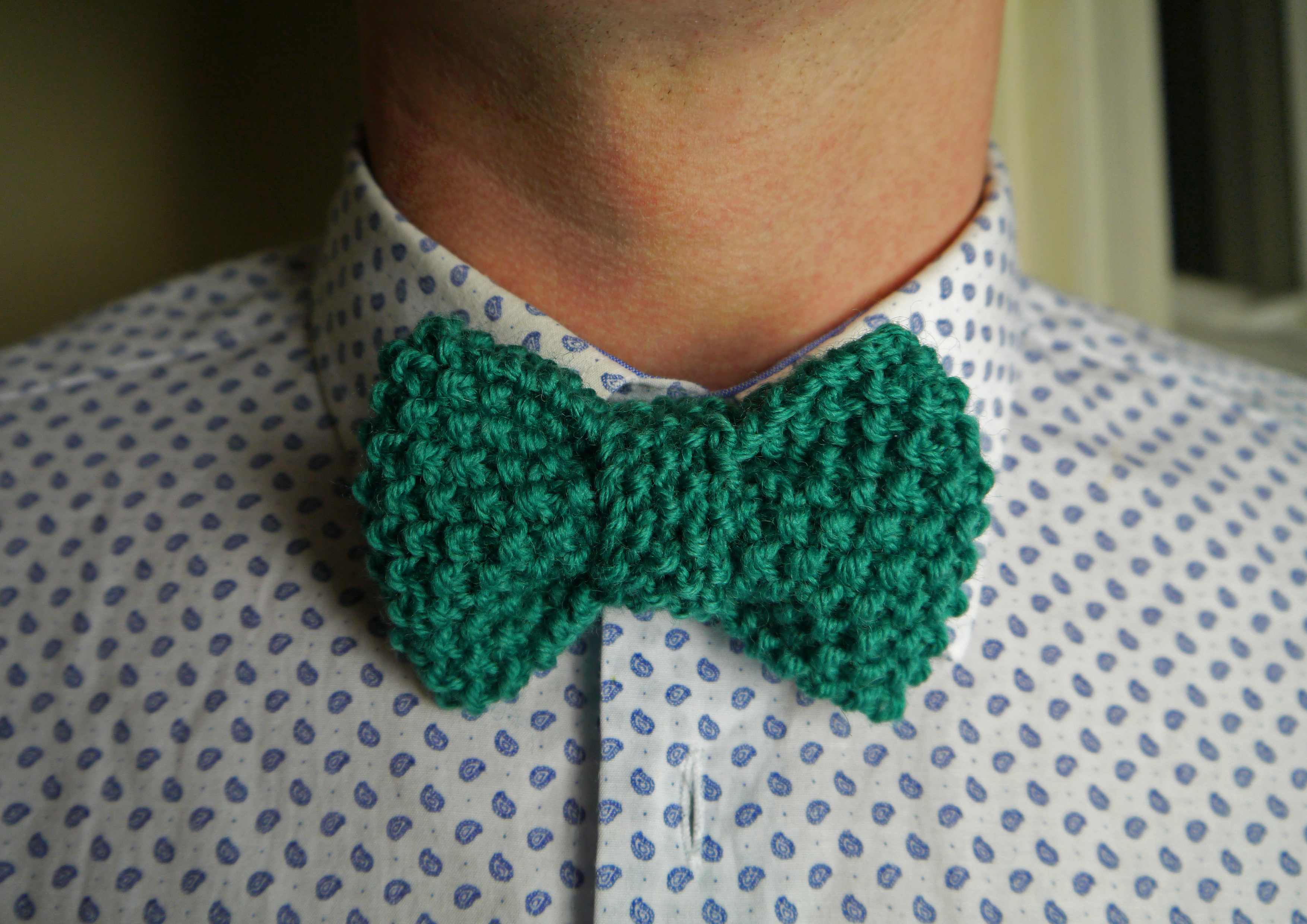 Bow tie knitting pattern by Julie And The Knits