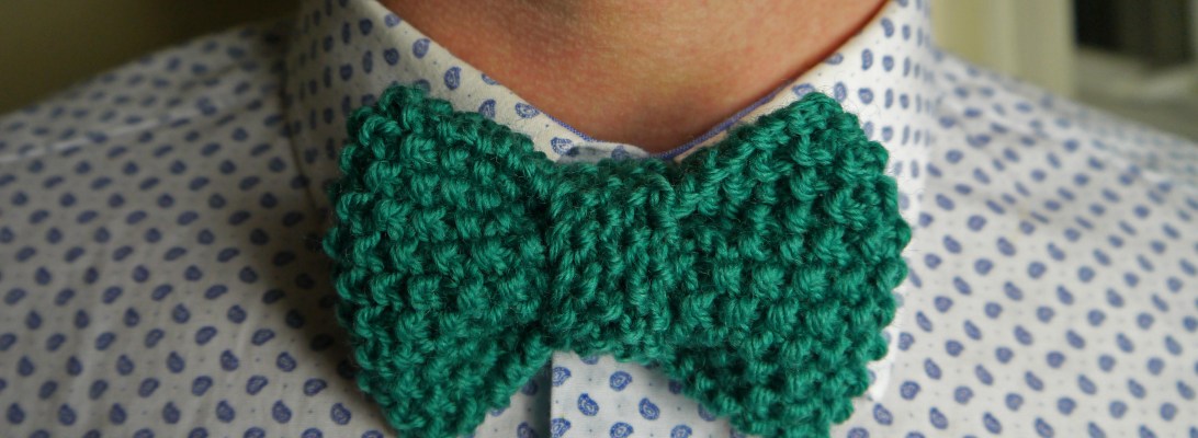Bow tie knitting pattern by Julie And The Knits